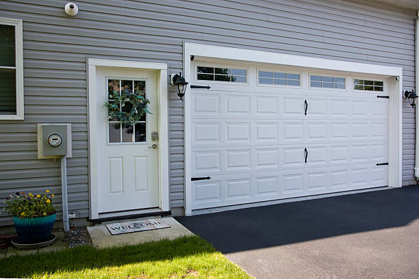 24/7 Emergency Garage Door Panel Replacement experts in Blue Earth, MN